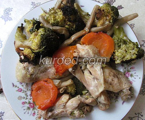 Диетические варено-запеченные куриные крылышки с овощами, приготовленные в горшочке