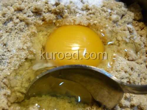овсяное печенье, пошаговое приготовление - добавить яйцо