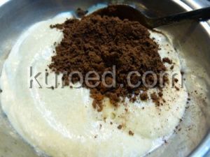 мраморный кекс, приготовление темного теста  - отделить половину теста и добавить в нее какао