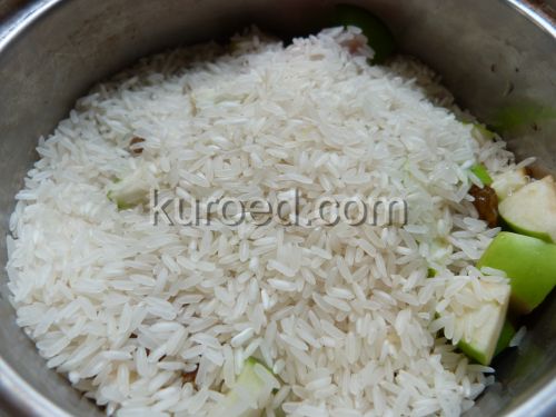 Рис с курицей и яблоками, пошаговое приготовление - добавить  рис