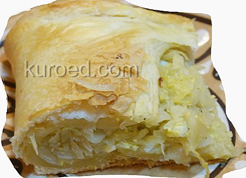 Пирог с капустой и яйцами из слоеного теста