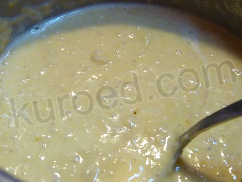 Пшенично-овсяные блины, пошаговое приготовление - В тесто, размешивая, небольшими порциями подливать молоко