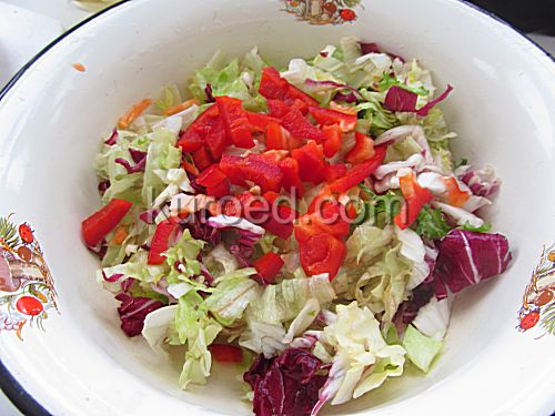 Салат из капусты с перцем, пошаговое приготовление  - нарезать овощи