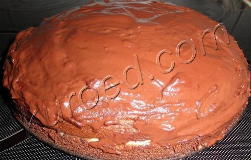 Торт Зебра, приготовление - покрыть шоколадной глазурью