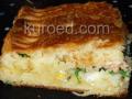 Пирог с рисом, лососем, яйцами и зеленью из слоеного дрожжевого теста 