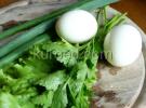 Вареные яйца и зелень