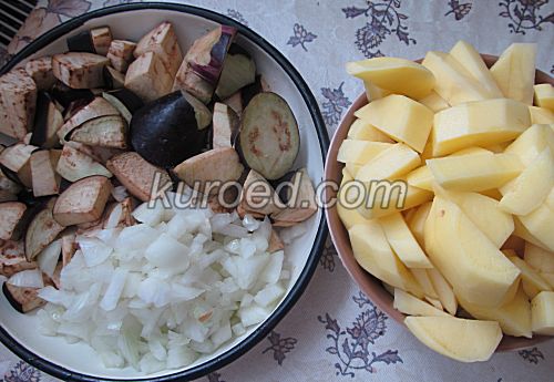 Картошка с баклажанами, пошаговое приготовление  - Овощи нарезать