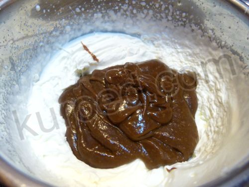 Домашний пломбир, пошаговое приготовление - слегка застывший шоколадный крем смешать со взбитыми сливками