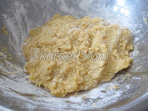 Картофельные пирожки с сыром, пошаговое приготовление  - замесить картофельное тесто