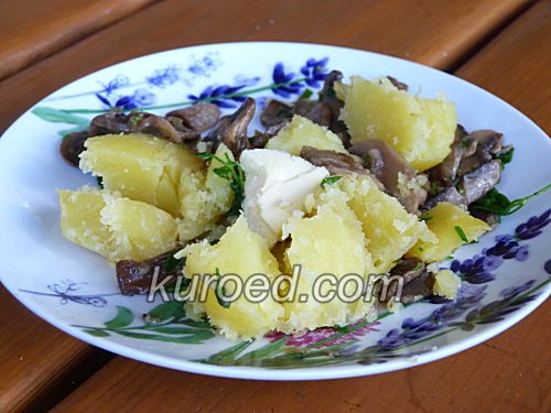 Картошка с грибами со сливочным маслом