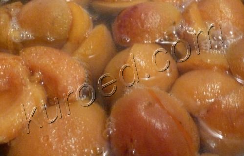 Кисель из абрикос, пошаговое приготовление - в кипящий компот залить крахмал