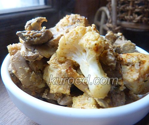 Курица с грибами и цветной капустой, приготовленная в духовке