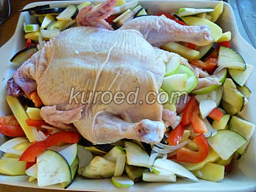Курица с овощами, пошаговое приготовление  - курицу нафаршировать яблоками