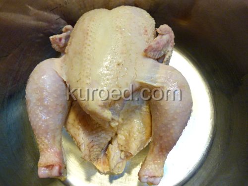 Курица вареная, фоторецепт - Цыпленка ощипать, обсмалить, разделать, вымыть