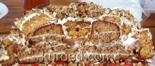 Медово-ореховый торт со сметанным кремом  Пчелка, срез