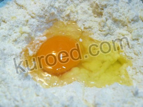 Пирог Жербо, пошаговое приготовление - добавить яйцо