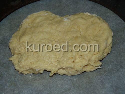 Пирог с рисом и яйцами, пошаговое приготовление  - половину теста выложить в форму