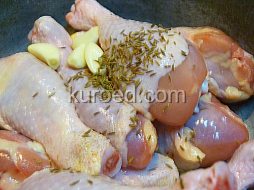 Ризотто с курицей и овощами, пошаговое приготовление  - обжарить курицу с чесноком