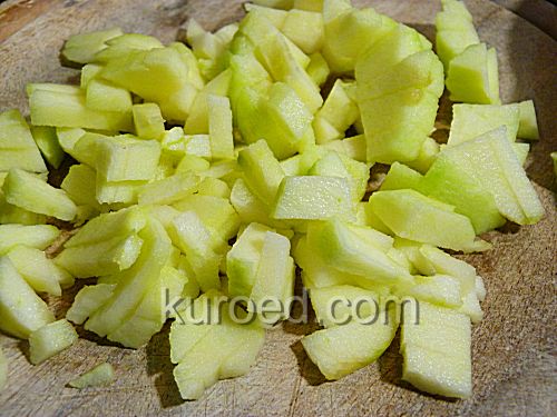 Салат из индейки с яблоками, пошаговое приготовление  - Нарезать яблоко