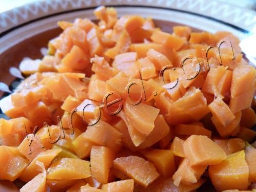 Салат Королeвский, приготовление  - мелко порезать морковь