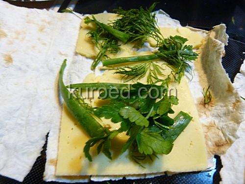 Сэндвичи из лаваша, пошаговое приготовление  - лаваш начинить сыром и зеленью
