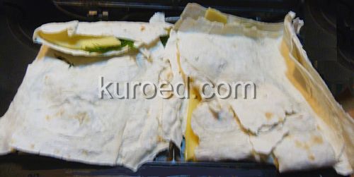 Сэндвичи из лаваша, пошаговое приготовление  - подвернуть края лавашей