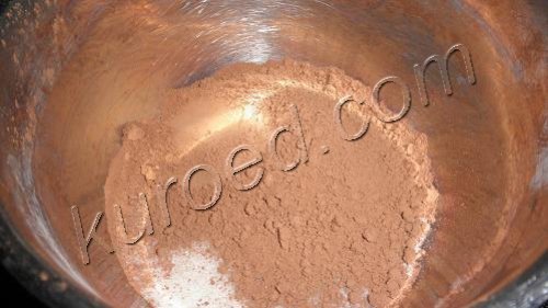 Быстрый шоколадный кекс (шоколадный манник), фоторецепт - сметану смешать с какао и сахаром