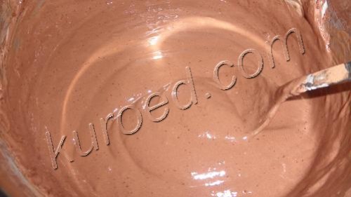Быстрый шоколадный кекс (шоколадный манник), фоторецепт - добавить соду, яйцо, коньяк