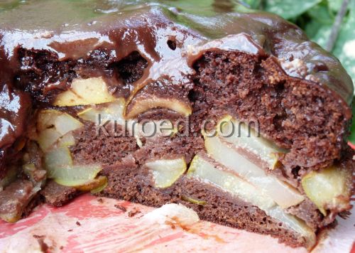 Шоколадный торт с ранними грушами