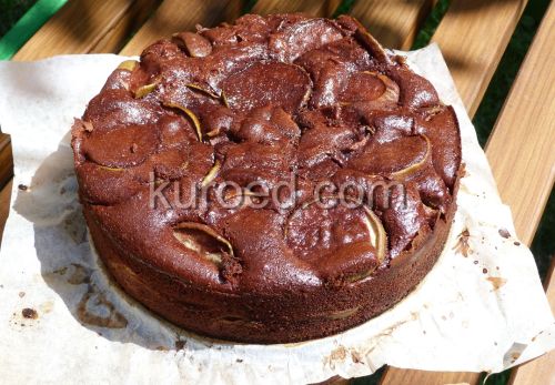 Шоколадный торт с грушей, пошаговое приготовление - готовый пирог извлечен из формы