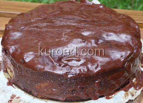 Шоколадный торт с грушей, пошаговое приготовление - покрыт глазурью