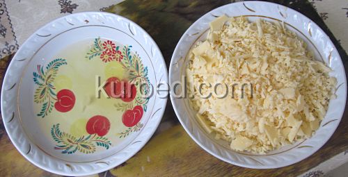Котлеты из сыра, пошаговое приготовление  - подготовить белки и тертый сыр