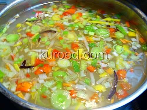Суп с тефтелями, пошаговое приготовление  - добавить замороженные овощи
