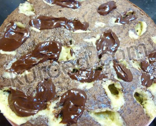 Тыквенный брауни, пошаговое - покрыть торт шоколадной глазурью