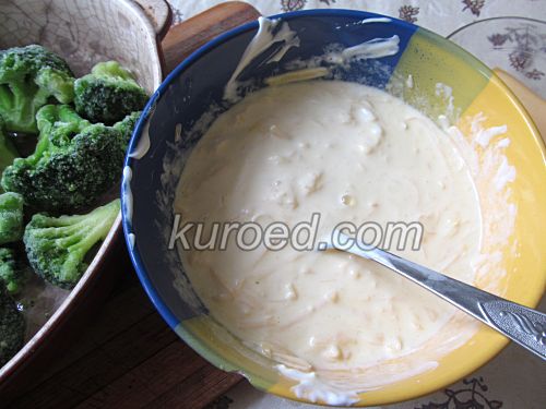 Запеканка из брокколи с сыром, пошаговое приготовление - Приготовить сырно-сливочную заливку