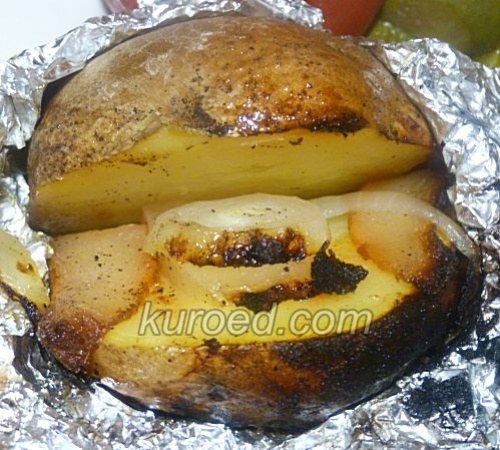 Картофель, запеченный с салом в духовке